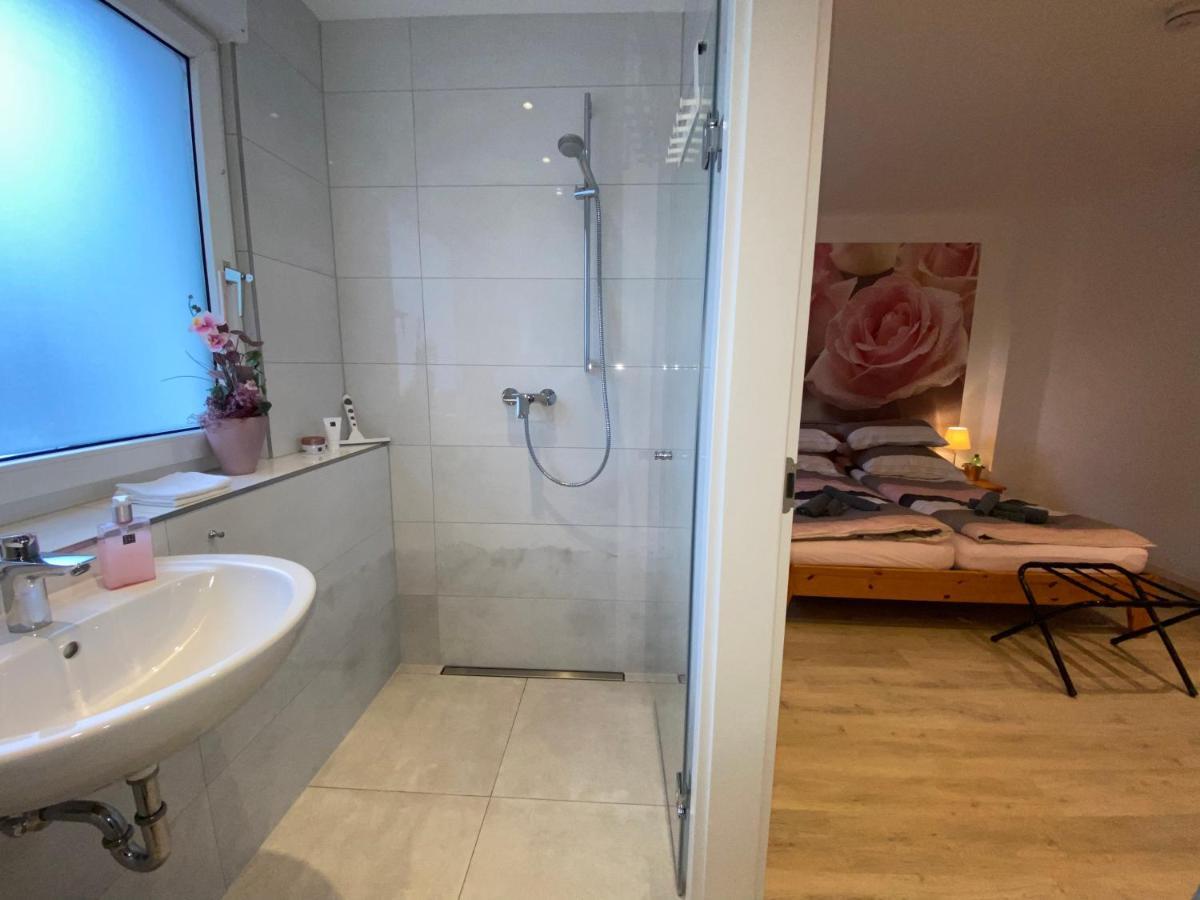 Guest house Home-rose-garden-gaestehaus Kontaktloser Zugang Dusseldorf